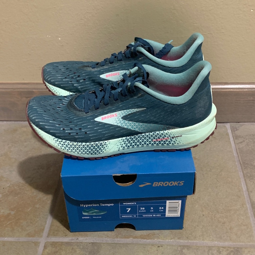 Brooks Women's Hyperion Tempo Teal and Pink Running Shoes